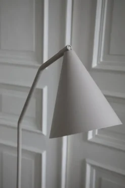 Funil golvlampa