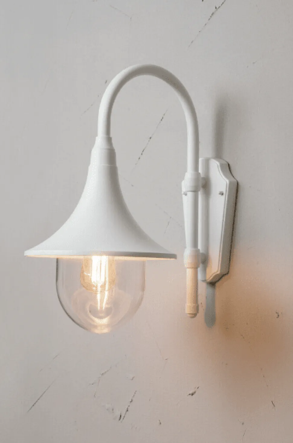 Kartano Trumpet utelampa