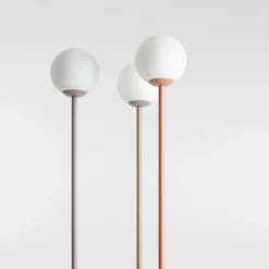 Pinne golvlampa